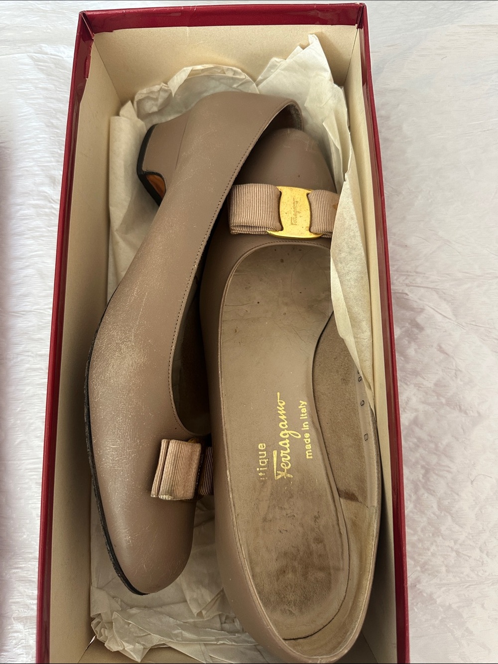 Vintage Salvatore Ferragamo Taupe Leather Bow Flats with Gold 9B